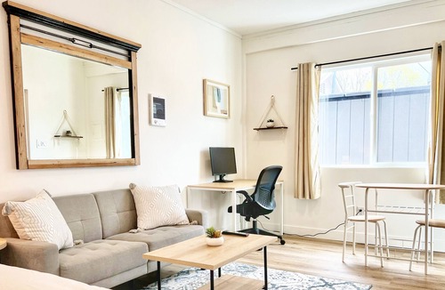 City Heights Apartment | ~Hot Tub Getaway in Central San Diego~
