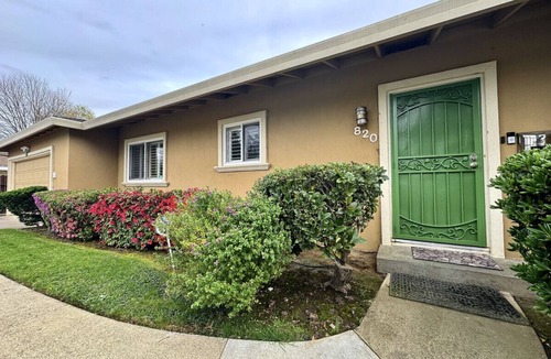Little Pocket House | Hot Tub · Huge Fenced Yard · EV Charger · 10 Min to Downtown Sac