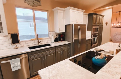 Oceano House | Hot Tub - Just Steps to the Beach - Sleeps 12!