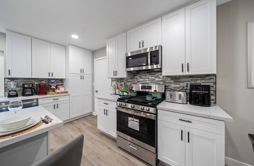 La Presa House | Hot Tub, King Bed, Garage, Gated Yard, Ranch-Style