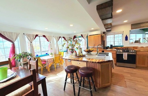 Shingle Springs House | Hot Tub, Modern farmhouse, Pet Friendly & Lake View Retreat in Shingle Springs