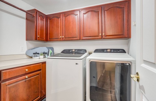 Vancouver House | Hot Tub , Sauna , Movie Theater, Pool table, Park ,Office, Play ground.
