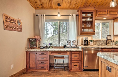 Twain Harte Cabin | Hot Tub + Scenic Views: Luxury Twain Harte Cabin!
