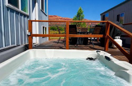 Apple Valley House | Hot Tub Under Desert Sky, Zion Tiny Home Getaway