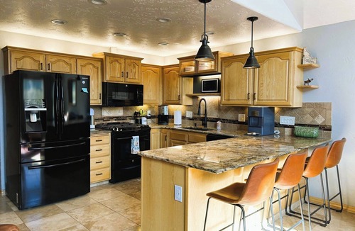 Kellogg Condo | Hot Tub + Views | 3bdrm Silver Mtn Ski/Bike Condo