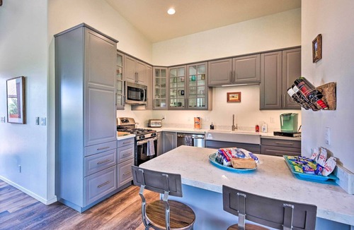 Pine Cottage | Hot Tub & Views: 'mountain High Pines Retreat'