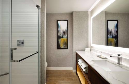 Rohnert Park Hotel | Hotel Centro Sonoma Wine Country, Tapestry Collection Hilton