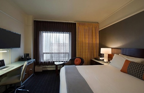 Downtown Portland Hotel | Hotel Lucia | Deluxe King | Kennerly Photos, Coffee Bar, Walk to River