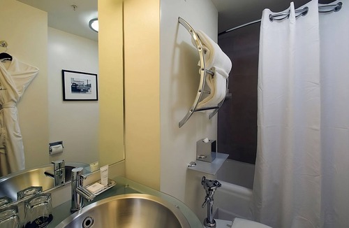 Downtown Portland Hotel | Hotel Lucia | Deluxe King | Kennerly Photos, Coffee Bar, Walk to River