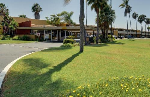 Lincoln Acres Hotel | Hotel Palmeras Chula Vista