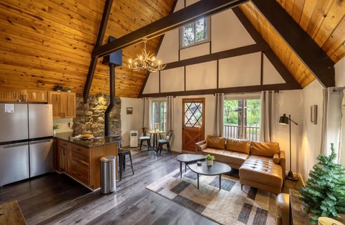 Kachina Village House | Hotevilla A-Frame Cabin with Wi-Fi & Pine Tree Views