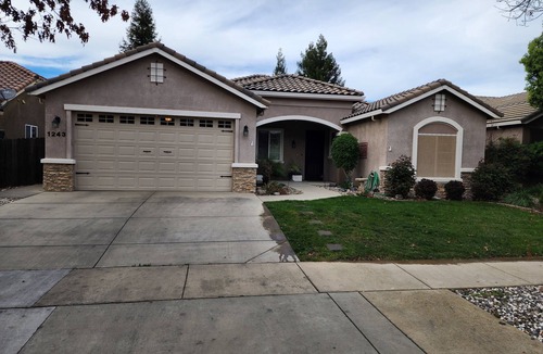 Yuba City House | House in a quiet neighborhood.