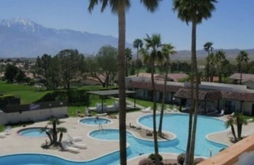 Desert Hot Springs House | House on a golf course