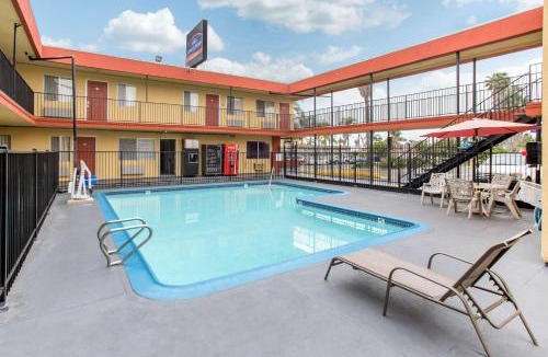 Lincoln Acres Hotel | Howard Johnson Suites by Wyndham San Diego Chula Vista BayFront