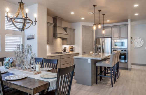 St. George Villa | Huge 4BR Sleeps 22 - Snow Canyon Views & Patios