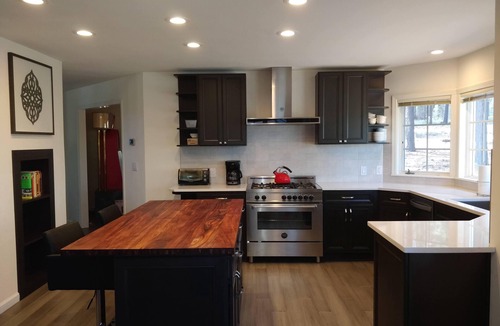 Montgomery Estates House | Huge 7BR/4.5BA - Hot Tub, Ping Pong/Pool Table, Arcade, Gas BBQ