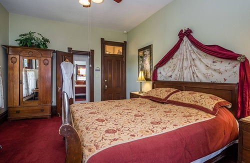 Nipomo Bed & Breakfast | Huge Gorgeous Victorian With Beautiful Gardens