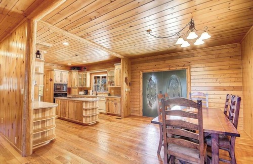 Williams Cabin | Huge Log Cabin on 20 Acre Ranch close to Grand Canyon with Spectacular Views!