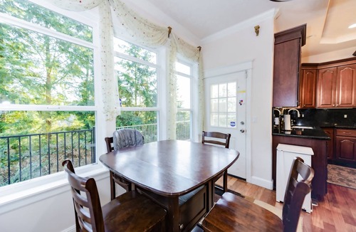 Pleasant Valley House | Huge Luxury Home with huge Deck near Powell Butte Park
