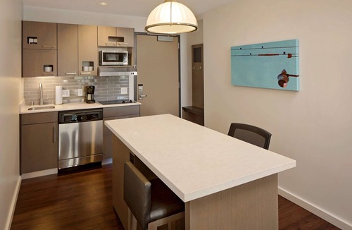 Irvine Business Complex Hotel | Hyatt House Irvine/John Wayne Airport
