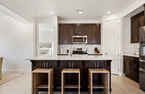 Washington House | Hygge House: 3 King Suites, Pickleball, Patio + Bbq