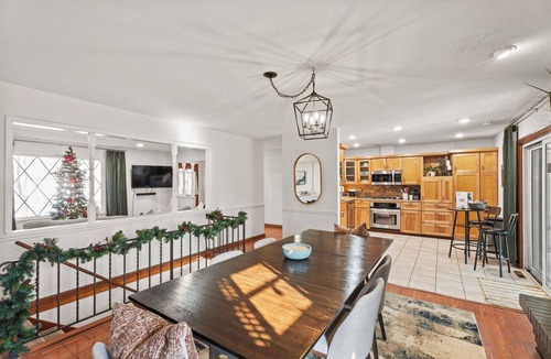 Wichita House | ICT Bunkhouse 2 King Beds, Family Friendly Retreat