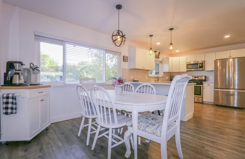 Atascadero House | Ideal for Large Gatherings! Enjoy all that the Central Coasts offers