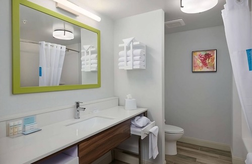 Sherwood - Tualatin North Hotel | Ideal Mix of Comfort and Value! Free Breakfast, Indoor Pool, Pets Allowed!
