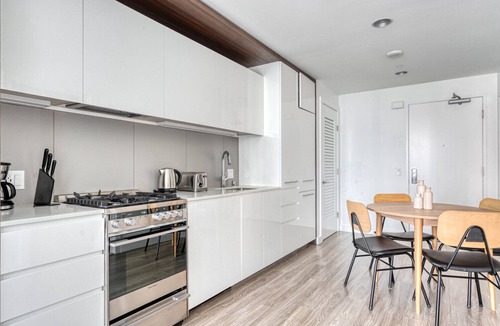 South Beach Apartment | Ideal Rincon Hill 1BR w/W/D, Gym & Pool, near Tech HQs, by Blueground