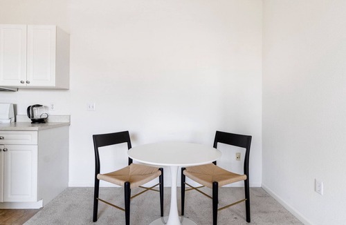 South San Jose Apartment | Ideal San Jose 1BR w/ Gym, Pool, W/D, near highways + VTA, by Blueground