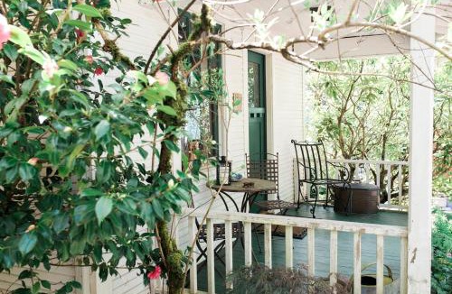 Molalla House | Idyllic Cottage on Organic Farm near Silver Falls State Park, Silverton, Oregon