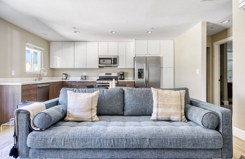 Campbell Apartment | Impeccable Campbell 1BR w/W/D, Pool, Gym, walk to WF + TJ, by Blueground