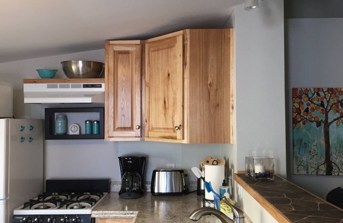 Nob Hill Cottage | In Quiet Historic District 2 Blocks to the Square