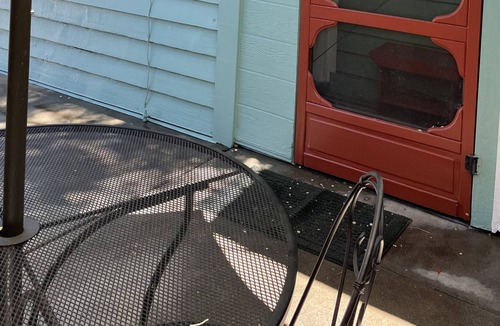 Nob Hill Cottage | In Quiet Historic District 2 Blocks to the Square