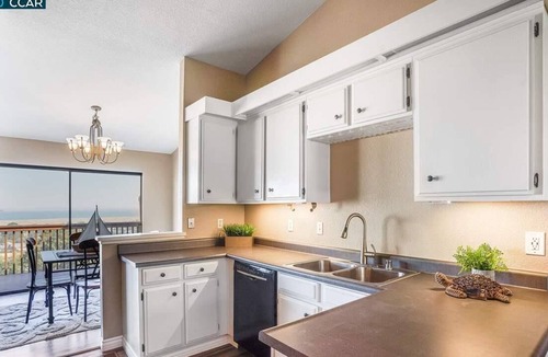 Pittsburg House | Incredible views of the estuary where the delta meets the bay!