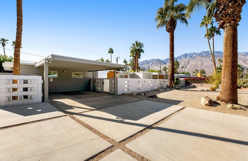 Sunmor House | Incredible William Krisel-designed Alexander house with private pool & spa