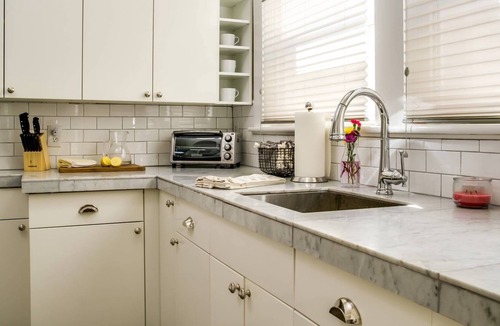 Irvington Condo | Incredibly Located Urban Retreat, Close to Shopping, Restaurants, and Groceries, Walk to Everything