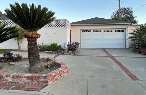 Covina Apartment | Independent 1-bedroom ,1 living room, 1 bathroom and kitchen, fridge ,in Covina