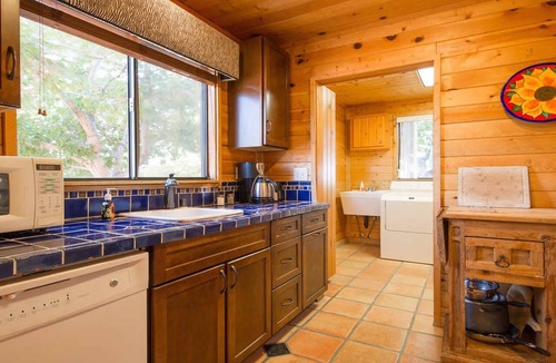 Indian Cove Cabin | Indian Cove Ranch, Joshua Tree on the Border of National Park-Hot Tub-Pool-WiFi