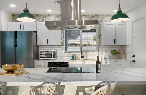 Alhambra House | INSTAGRAMABLE AZ retreat W pool, game room, BBQ, room for the whole crew & more!