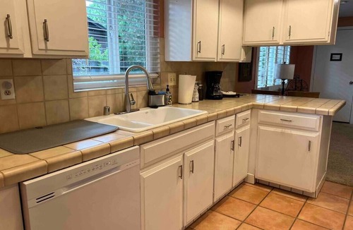 Reno House | Inviting and relaxing 2 bed 1 bath home in a lovely quiet neighborhood.