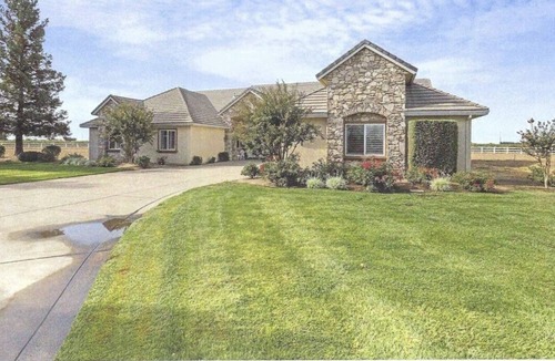Victor House | Inviting Home on 2.5 acres, Near Vineyards