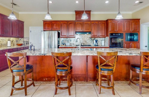 Victor House | Inviting Home on 2.5 acres, Near Vineyards