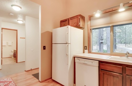 Sunriver House | Inviting resort home with fireplace, WiFi, private hot tub & sauna