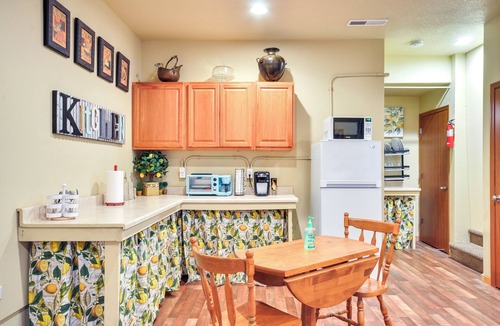 Hazel Dell Apartment | Inviting Studio w/Patio, 15 Mi to Portland!