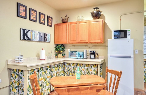 Hazel Dell Apartment | Inviting Studio w/Patio, 15 Mi to Portland!