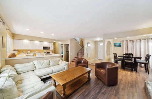 Corona del Mar House | Iris House | Walk to Village & Beach