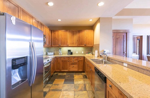 Truckee Condo | Iron Horse Lodge North 307 - Top Floor Residence