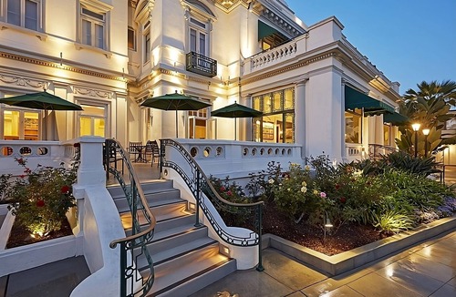 Coronado House | Island Escape! 4 Units Near Seaport Village! With Outdoor Pool and Parking!