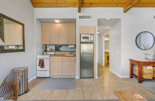 Indian Wells Condo | IW Retreat, Super Comfy Studio with Beautiful Mountain & Pool Views! Sleeps 3-4